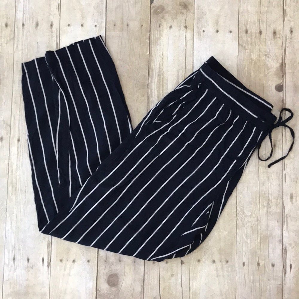 Gently Worn Nautica Navy/White Pin Striped pants M